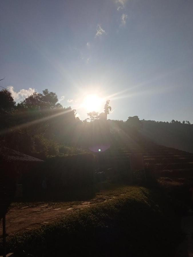 Ngoc Thuy Diem Dung Chan Len Doi Mam Xoi *