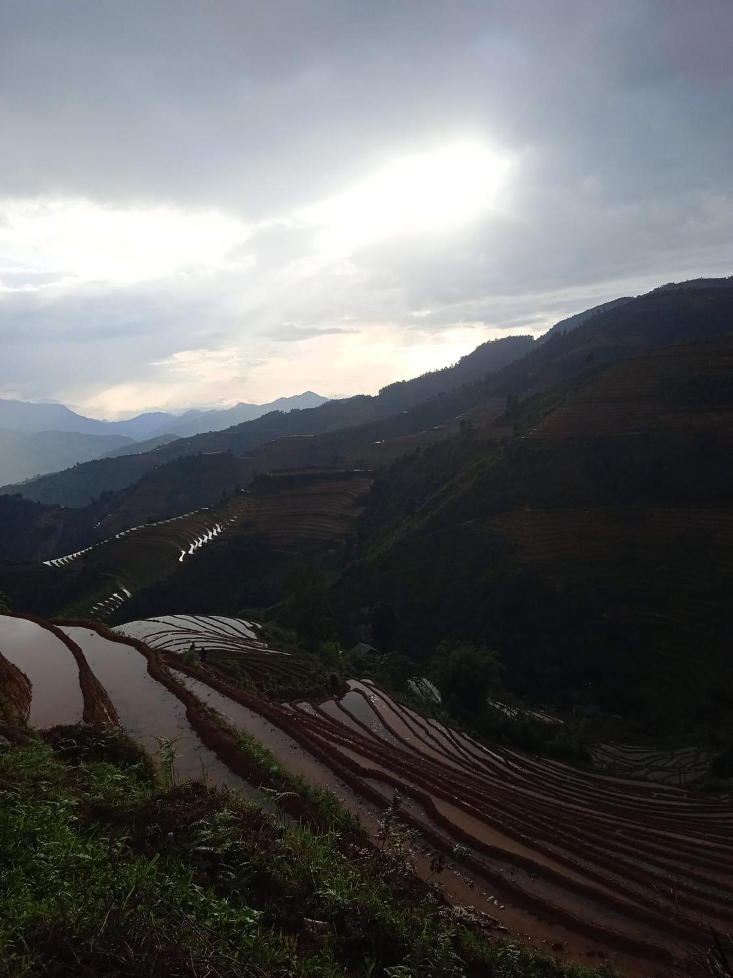 Ngoc Thuy Diem Dung Chan Len Doi Mam Xoi * Mu Cang Chai